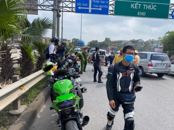 Doan xe phan khoi lon nao loan cao toc Ha Noi - Thai Nguyen nhan ket 