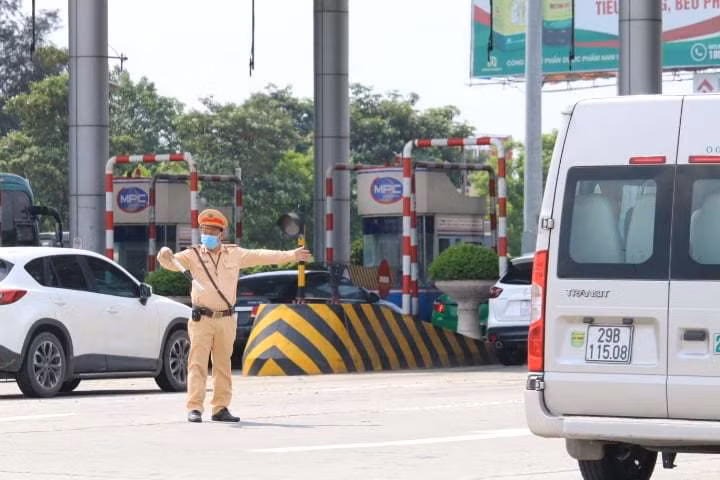 Sau kỳ nghỉ lễ: Cao tốc vắng ô tô, đường đổ về Thủ đô thông thoáng Sau ky nghi le: Cao toc vang o to, duong do ve Thu do thong thoang