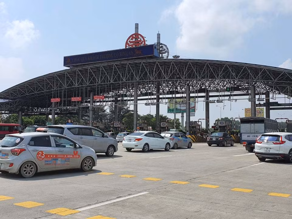 Sau kỳ nghỉ lễ: Cao tốc vắng ô tô, đường đổ về Thủ đô thông thoáng - Hình 2 Sau ky nghi le: Cao toc vang o to, duong do ve Thu do thong thoang-Hinh-2