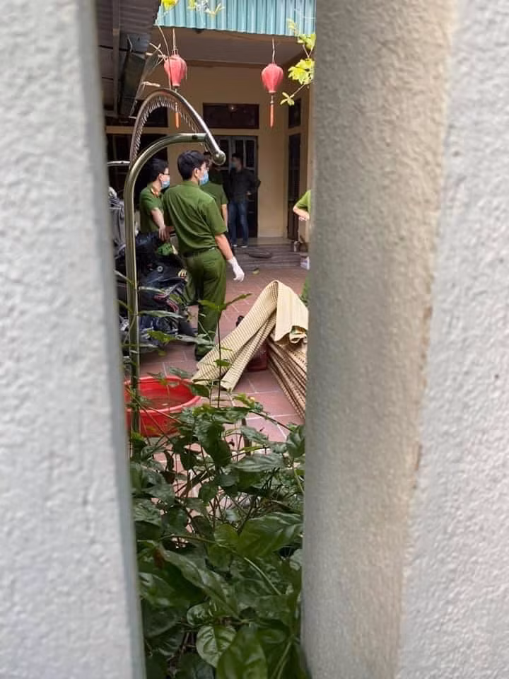Hiện vụ con trai nghi ngáo đá cắt cổ mẹ đẻ tử vong đang được cơ quan chức năng điều tra, làm rõ. 