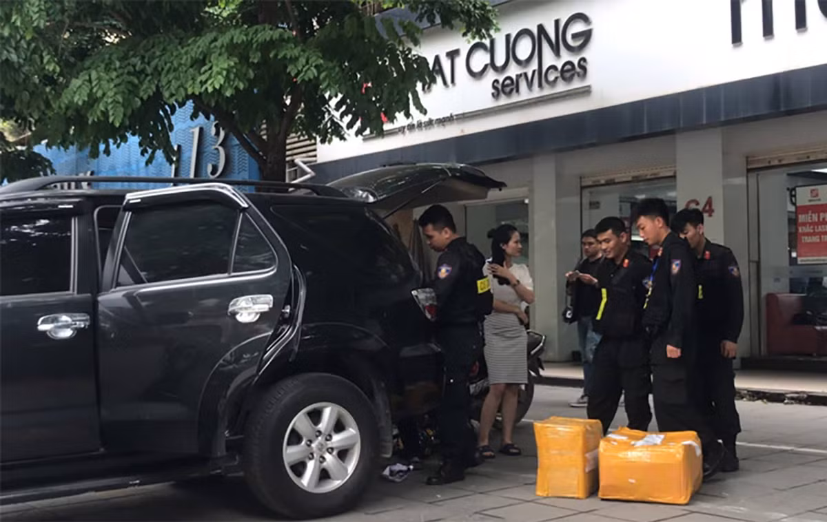 Ngoài ra, năm 2014, Bùi Quang Huy chỉ đạo thành lập 2 hệ thống sổ sách kế toán để theo dõi hoạt động kinh doanh của công ty; chỉ đạo nhân viên sử dụng, ghi chép số liệu liên quan đến hoạt động của Công ty Nhật Cường trên 2 hệ thống sổ sách kế toán tại phần mềm ERP và phần mềm MISA. 