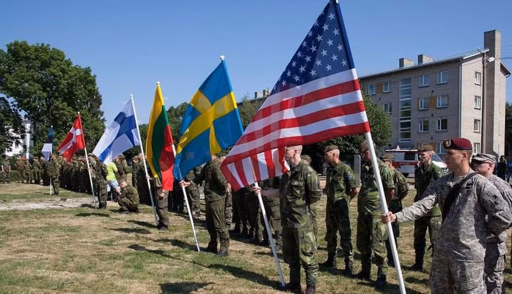 Stockholm đã nộp đơn đăng ký gia nhập NATO đồng thời với Helsinki vào tháng 5/2022. Tháng 4 năm ngoái, Phần Lan được kết nạp vào khối, trong khi Thụy Điển phải vượt qua một số trở ngại. Tổng thư ký Jens Stoltenberg đã chúc mừng thành viên mới được chấp nhận vào NATO.