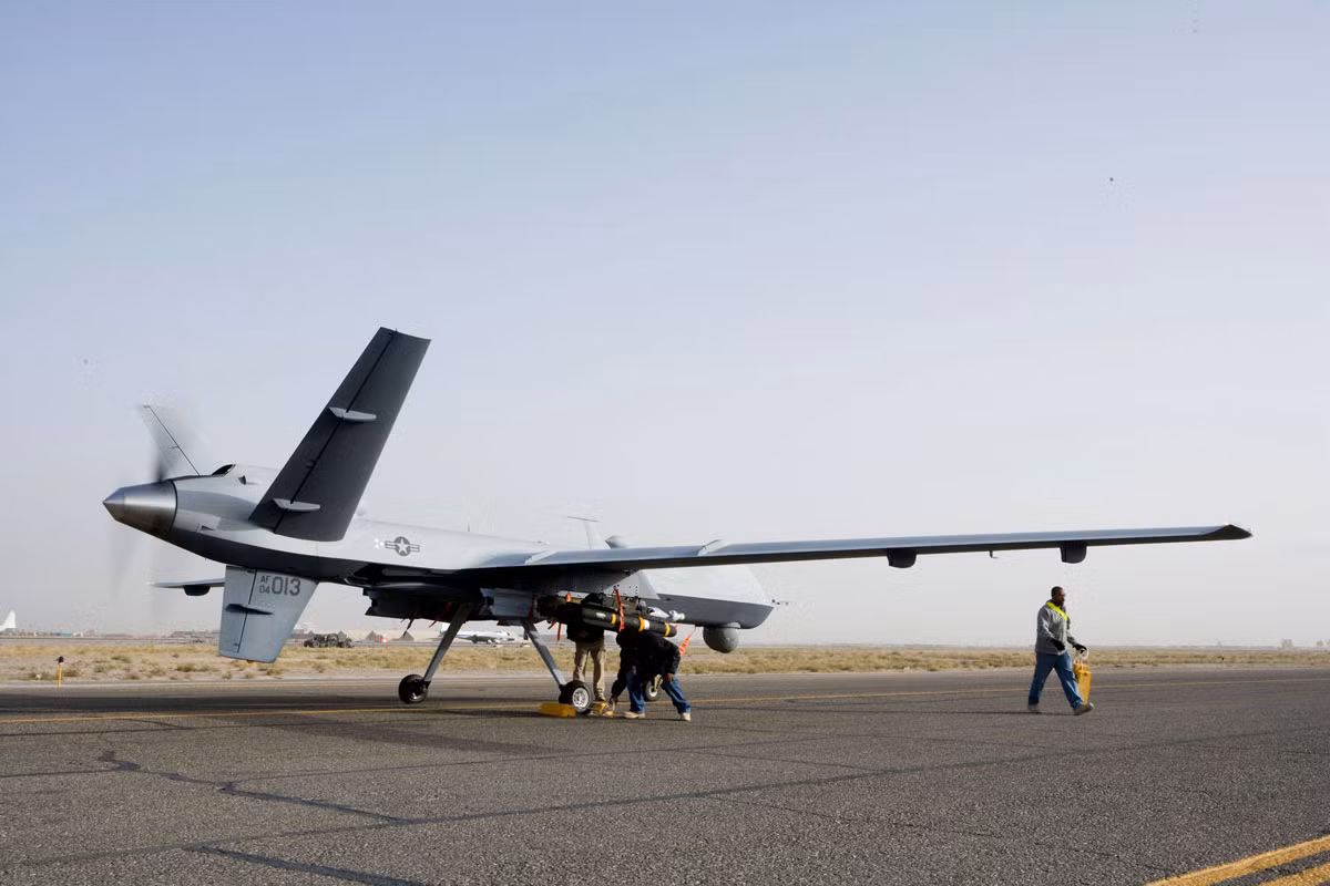 MQ-9 Reaper (Ác điểu) được Lực lượng Không quân Mỹ sử dụng để thu thập thông tin tình báo và thực hiện các nhiệm vụ giám sát, tìm kiếm cứu nạn và tấn công chính xác vào các mục tiêu có giá trị cao và mục tiêu cần phản ứng nhanh.