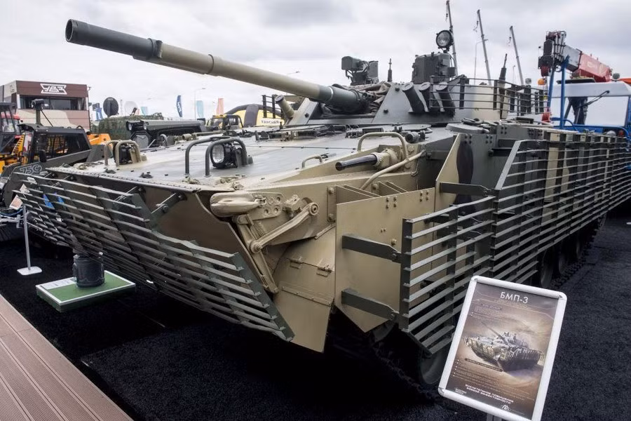  Xe chiến đấu bộ binh (IFV) BMP-3 của Nga bằng hỏa lực trực tiếp đã ngăn chặn cuộc tấn công của những chiếc M2 Bradley do Mỹ chế tạo phục vụ Quân đội Ukraine trên chiến trường Kupyansk.