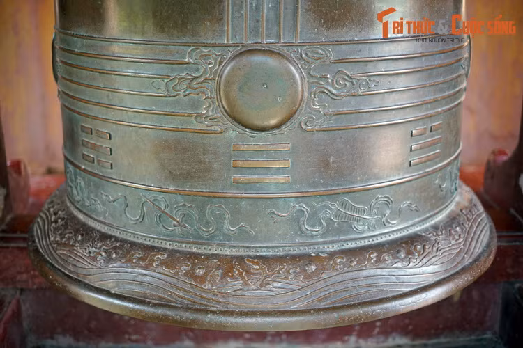 Đại hồng chung chùa Thiên Mụ thực sự là một tác phẩm mỹ thuật điêu khắc, hội họa và kỹ nghệ đúc đồng đặc sắc thời chúa Nguyễn, được đánh giá là quả chuông cổ đẹp và tinh xảo bậc nhất Việt Nam.