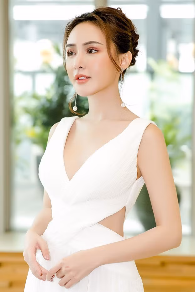 Kelly là hot girl Sài thành đời đầu cũng Midu và Sam.