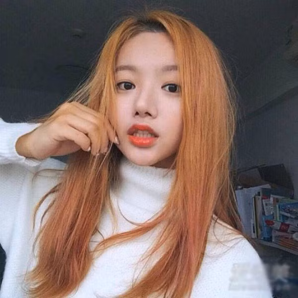 Một bạn gái quen qua mạng nữa là nữ sinh viên năm 3 trường đại học Vũ Hán - Tiểu Ninh, cô gái này có quen biết một chàng trai có tên Tiểu Lý.