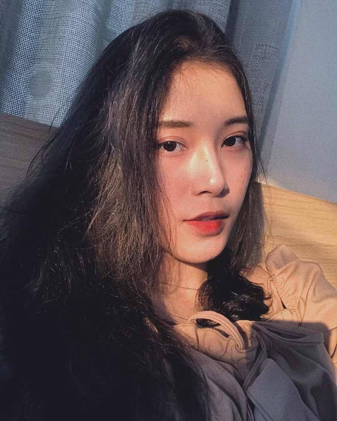 Vòng eo thon gọn là điều dễ thấy ở bất cứ VĐV thể thao nào. Thu Huyền là sự kết hợp hoàn hảo của nhan sắc và vóc dáng, toát lên thần thái rất riêng.