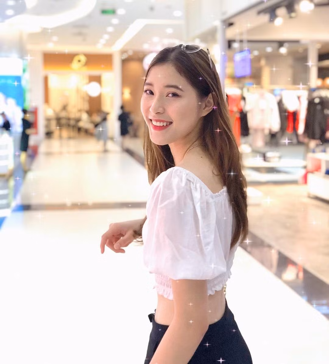 Vẻ đẹp tự nhiên giúp Huyền tự tin chụp những tấm trực diện, không nghiêng, không cần chỉnh sửa quá nhiều.