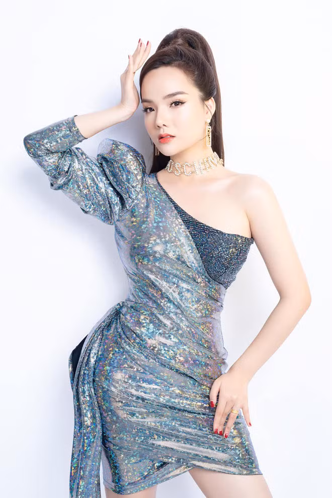 Thuỷ Tiên từng lọt top 10 Người đẹp áo dài trong cuộc thi Nữ hoàng trang sức 2017.
