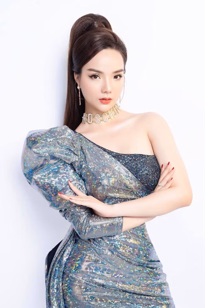 Với Thuỷ Tiên, kết hôn và vun vén hạnh phúc gia đình là một lựa chọn đúng đắn. Giờ đây, cô đã có một tổ ấm nhỏ viên mãn, đủ đầy.