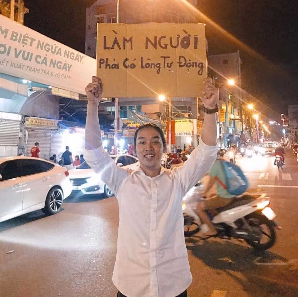 Những từ được thay thế phải hợp với từ đứng trước, nhưng không cần quan tâm đến nội dung của câu.