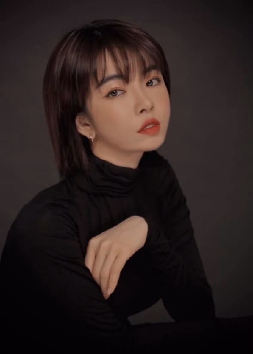 Cho đến thời điểm hiện tại, cô bạn gái sinh năm 1991 đã ở bên SofM hơn 5 năm, từ những ngày SofM còn thi đấu cho những đội tuyển tại Việt Nam.