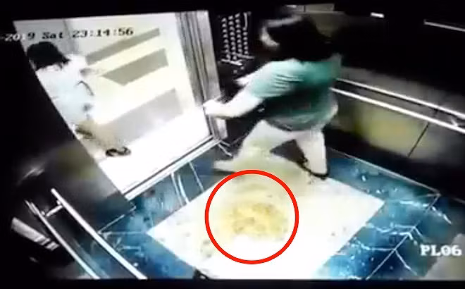 Cũng hành động phản cảm trong thang máy này, trước đó hồi tháng 6 tại Hà Nội cũng xảy ra tình trạng tương tự. Sau khi trich xuất camera ban quản lý đã phát hiện ra trước đó có 2 người phụ nữ đi vào thang máy và đi vệ sinh tại đây gây phản cảm.