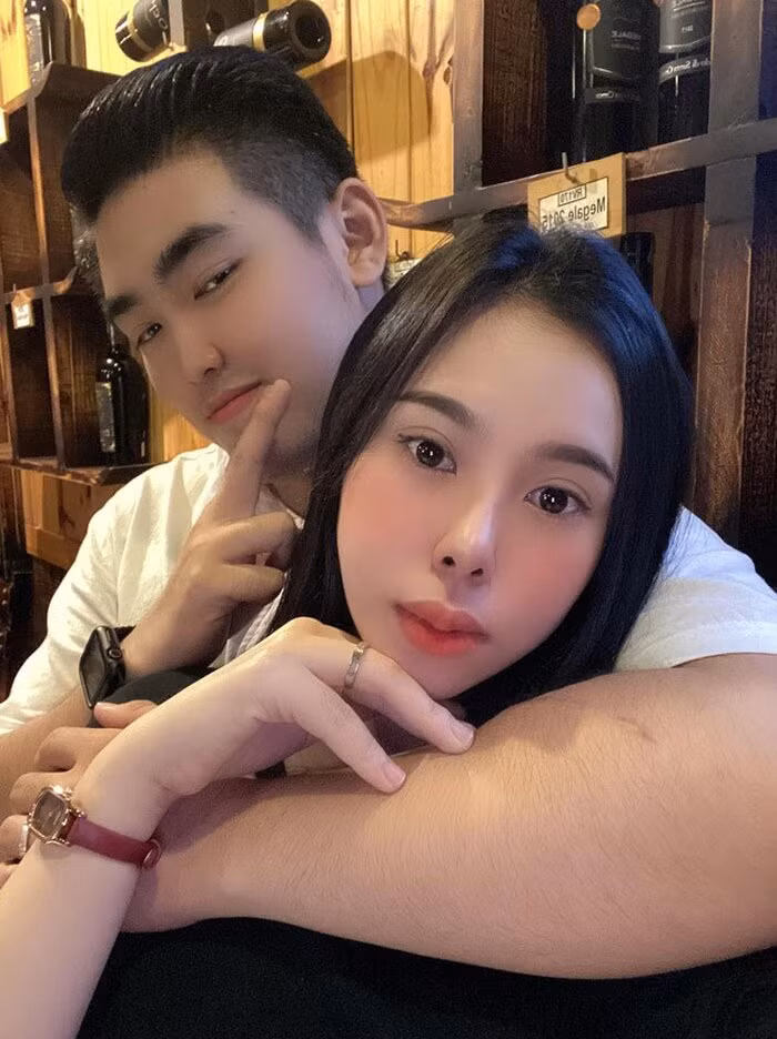 Sau hơn nửa năm gây "bão" khi tổ chức đám cưới “bạc tỷ”, cuộc sống của cặp đôi vẫn thu hút sự quan tâm của nhiều người.