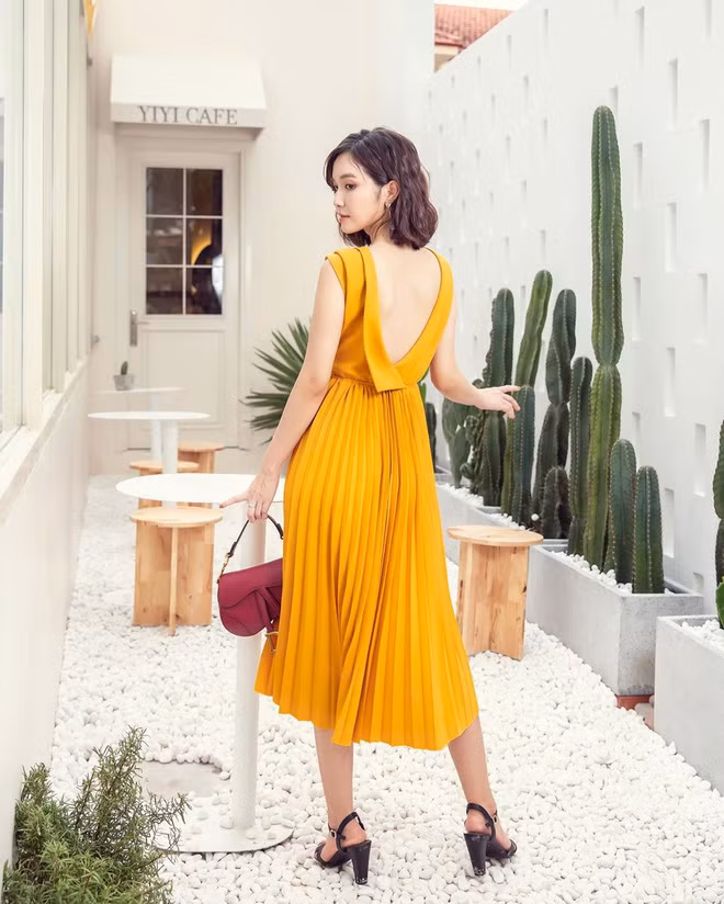 Khi bước vào con đường ca hát chuyên nghiệp, Jang Mi chọn dòng nhạc trẻ thay vì theo đuổi bolero như trước.