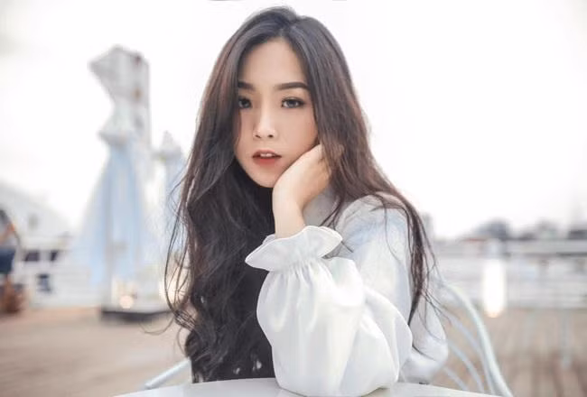 Về phía Sarah, trước đó cô nàng từng khiến nhiều người ngưỡng mộ khi có quá trình "lột xác" ngoại hình rất hoàn hảo.