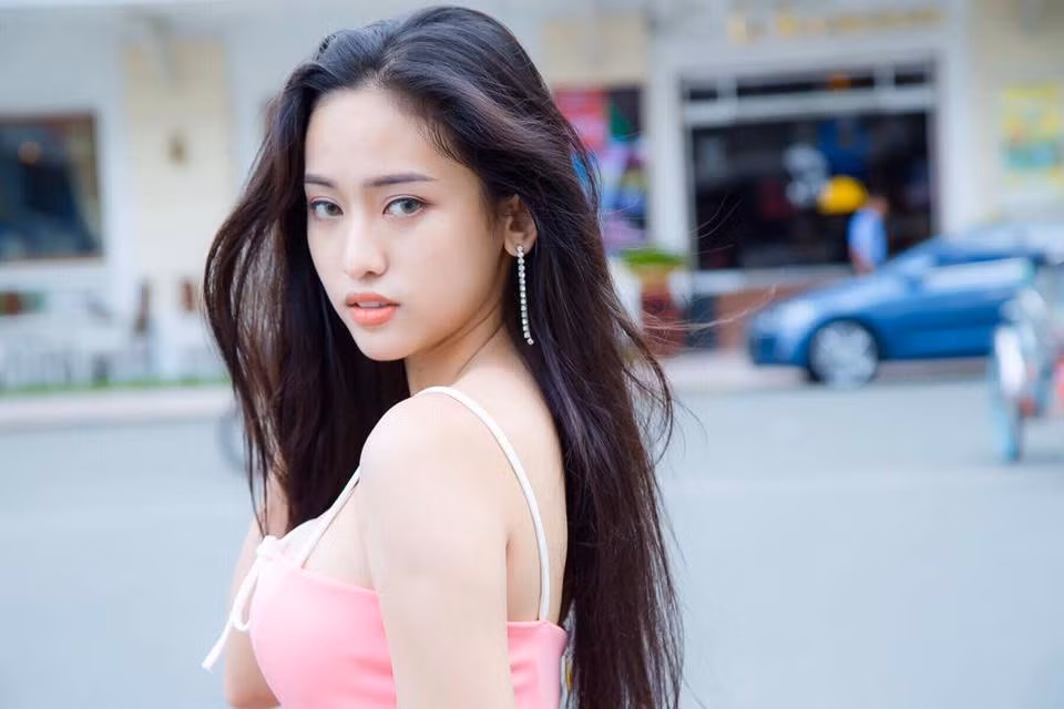 Theo đó, tình cũ Phan Thành cho biết, kể từ ngày drama rộ lên đến nay đã nhiều năm trôi qua, nhưng cô vẫn luôn nhận những dòng bình luận chỉ trích trên mạng xã hội.