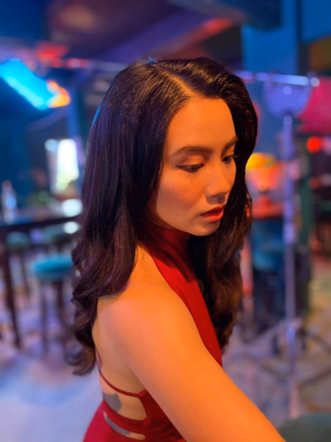 Trong tập phát sóng mới nhất, "hot girl cảnh nóng" gây chú ý với sự xuất hiện tại đây và hé lộ về 6 mối tình đã đi qua cuộc đời.