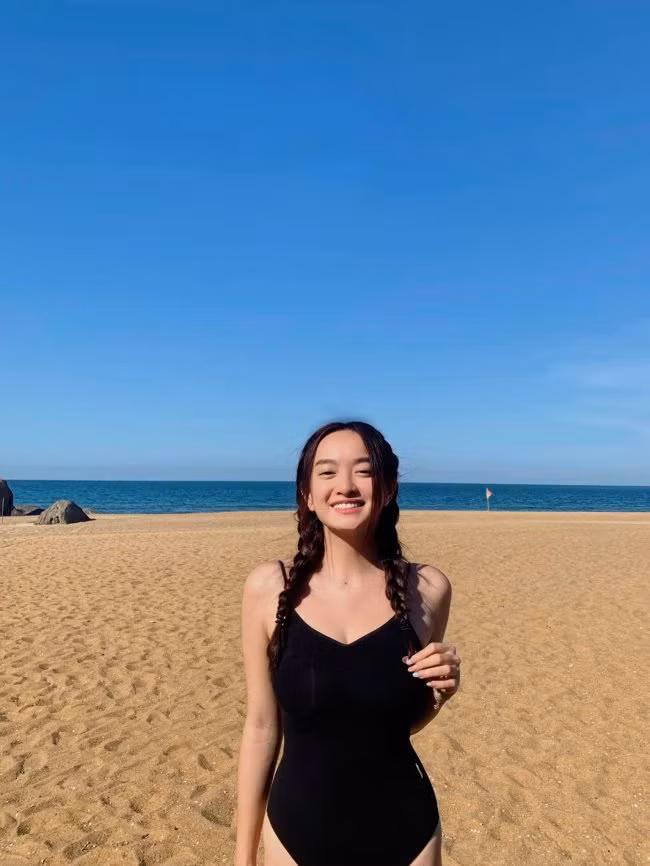 Hot girl “em chua 18” giam can, khoe voc dang mon mon