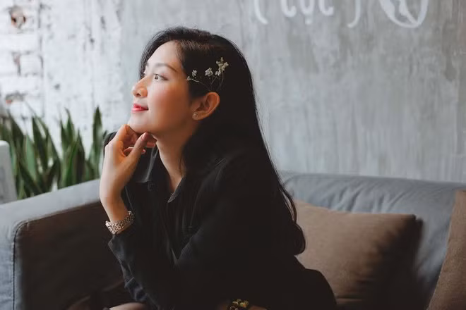 Không chỉ được khen ngợi khi tác nghiệp, MC Thanh Hà còn gây chú ý bởi những hình ảnh đời thường xinh đẹp đậm chất Á Đông.