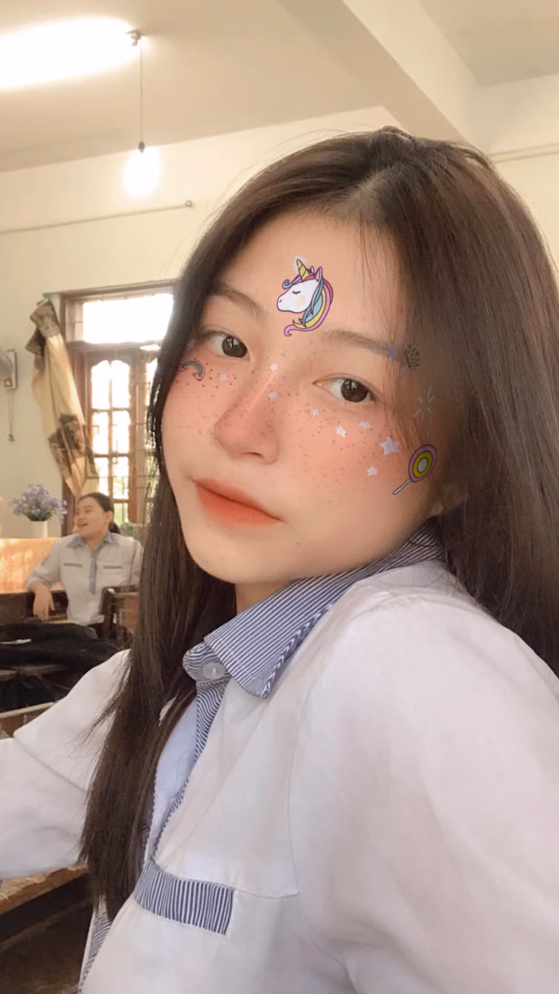 Với gương mặt mộc hiện tại, nữ sinh này được dân mạng khen ngợi xinh đẹp không khác gì hot girl.