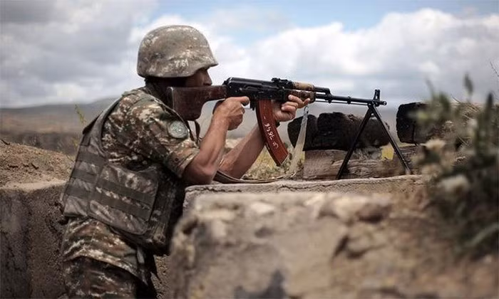 Không giống như những lần trầm trọng hơn của cuộc đối đầu Nagorno-Karabakh trước đây, Azerbaijan - vốn dựa trên sự hỗ trợ cởi mở và mạnh mẽ từ Thổ Nhĩ Kỳ, không có ý định lao vào những "chuyện vặt" như pháo kích và đụng độ biên giới.