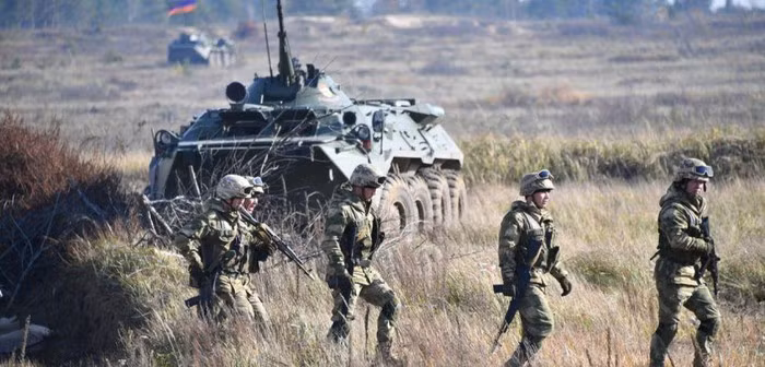 Và nếu ngay cả bây giờ họ không ở Nagorno-Karabakh, thì nếu nó nằm dưới sự kiểm soát của Azerbaijan và Thổ Nhĩ Kỳ, lực lượng này chắc chắn sẽ xuất hiện ở đó - với tất cả kinh nghiệm chiến đấu cực kỳ phong phú của mình.