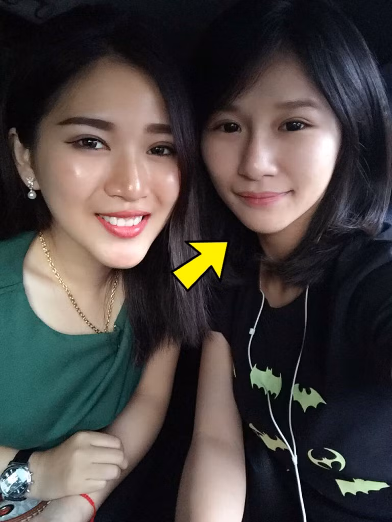 Bất ngờ hơn khi Oli Le chụp ảnh khá thân thiết với một nữ cảnh sát Malaysia tên Irene cũng vừa gây sốt mạng trước đó. Ảnh: Facebook.