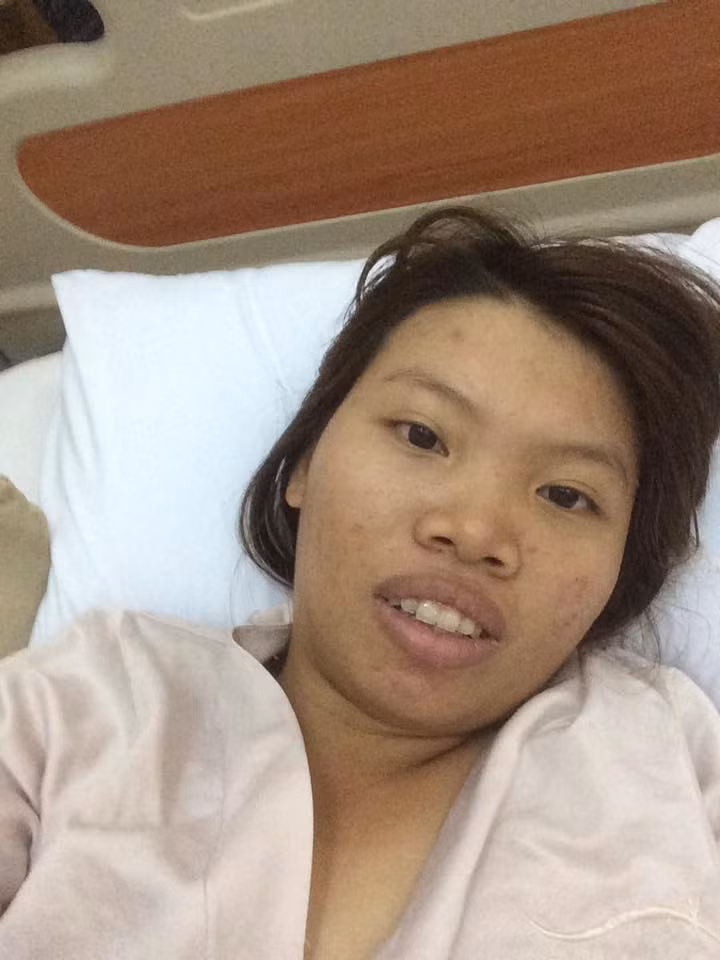 Những buồn tủi dồn nén lâu ngày khiến Kim Phượng quyết định từ bỏ cuộc sống hôn nhân không được yêu thương ấy, một mình nuôi cô con gái xinh xắn và quyết định làm phẫu thuật thẩm mỹ để tự tin hơn trong cuộc sống. Thấy con gái quyết tâm, bố mẹ Phượng cũng gom góp cho con hơn 150 triệu đồng để "đập đi xây lại" khuôn mặt mặc dù vẫn lo nếu không may con gái làm phẫu thuật thẩm mỹ hỏng thì lại xấu cả người. Nói là làm, sau khi nhận được tư vấn của các bác sĩ, bà mẹ đơn thân Đăk Nông quyết định thực hiện ca phẫu thuật đầu tiên là hạ gò má và cắt hàm hô.