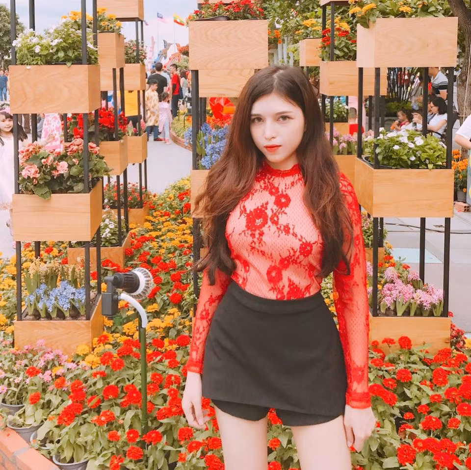 ... và người chị em song sinh Hồ Ngọc Thanh Giang. Ảnh: Facebook nhân vật.