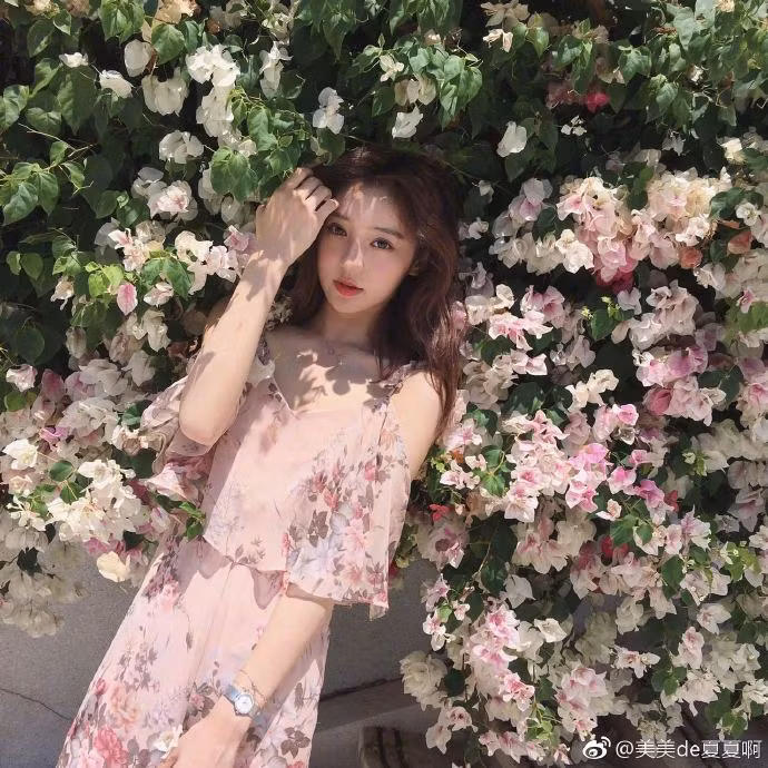  Nhan sắc thôi miên người đối diện ngay từ cái nhìn đầu tiên giúp cô nàng hot girl Trung Quốc sở hữu hơn 3 triệu người theo dõi trên trang Weibo cá nhân. Ảnh: Weibo.