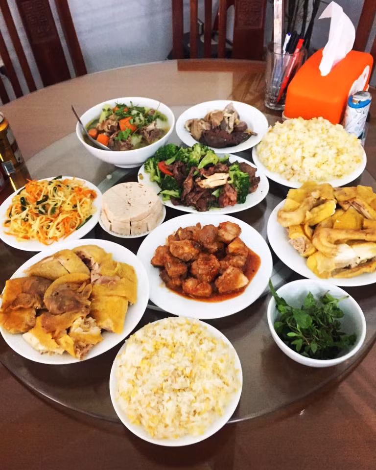 Nhưng khi nhìn thấy thành quả của mình được khen ngợi, chắc các chị cũng thấy được an ủi phần nào.