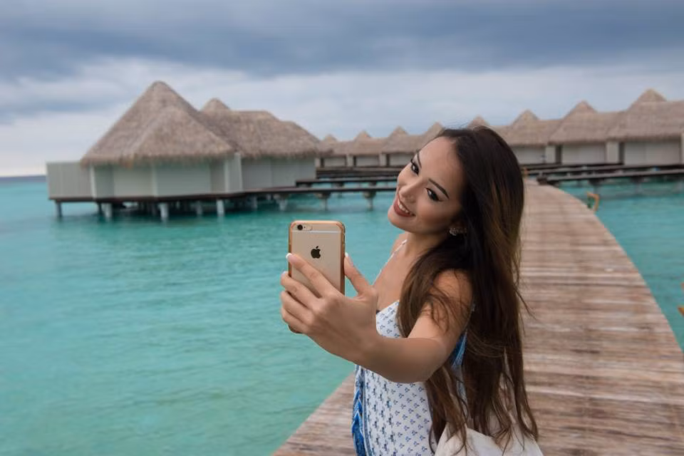 Kênh Yotube riêng của Duy sẽ không đi theo một hướng nào cả, chỉ là "mình thích thì mình làm thôi”. Mỗi clip đều là ý tưởng bất chợt, tự nhiên muốn làm về chủ đề này, thế là Duy tự soạn kịch bản, tự quay film và chỉnh sửa hết. Với cô gái 27 tuổi này, công việc này không có gì đặc biệt nhưng đơn giản là tạo cho cô niềm vui trong cuộc sống.