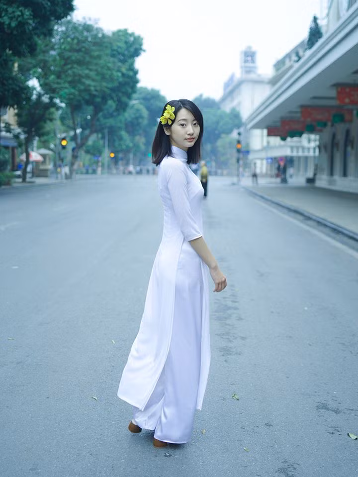 Nhờ gương mặt xinh đẹp và thân hình cực kỳ quyến rũ, đặc biệt là khi diện những bộ đồ lót khoe lợi thế cơ thể, " thiên thần nội y Nhật Bản" thu hút một lượng fan cực khủng.