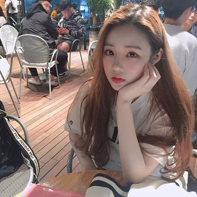 Han Jeong Joo là ulzzang mới nổi ở Hàn Quốc với hơn 250.000 người theo trên mạng.