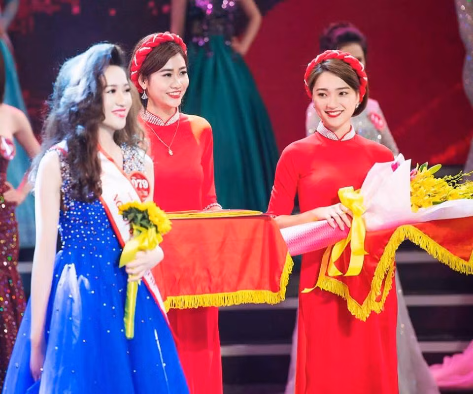 Theo tìm hiểu, cô gái "xinh đẹp lấn át dàn thí sinh dự thi" có tên là Nguyễn Ngọc Nữ sinh năm 1994, quê Nghệ An, hiện đang sinh sống và làm việc tại Hà Nội.