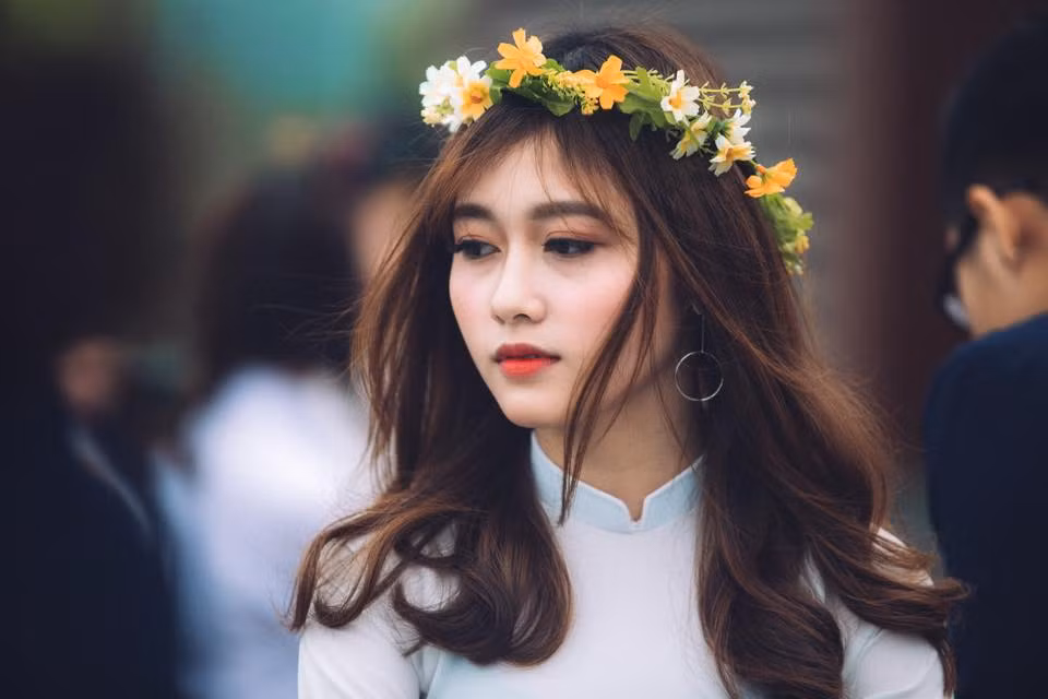 Trước khi gây sốt với bức ảnh xinh đẹp trong chiếc áo thể dục, Bảo Thoa còn là gương mặt không mấy xa lạ trên các trang Fanpage của trường Xây Dựng sau khi những bức ảnh của cô gái có biệt danh " hot girl ĐH Xây dựng" được lan truyền.