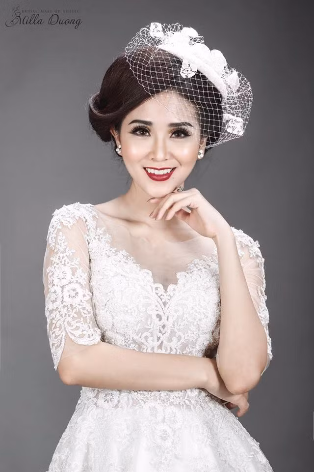 Đôi mắt long lanh như búp bê của cô "lớp trưởng" khiến ai cũng như bị hút hồn.