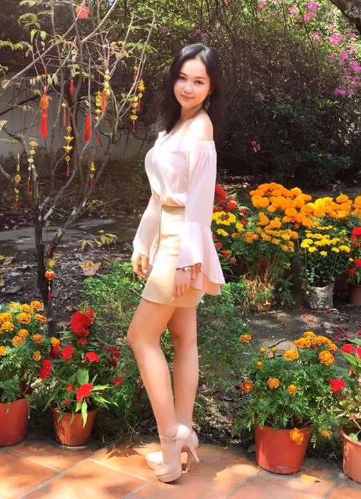Hình ảnh rạng rỡ của "hot girl thổ dân" trong những bức ảnh du xuân được cư dân mạng, bạn bè trên Facebook khen ngợi và dành tặng cho cô những lời chúc tốt đẹp. Linda cũng rất vui và gửi lời chúc mừng năm mới tới tất cả mọi người.