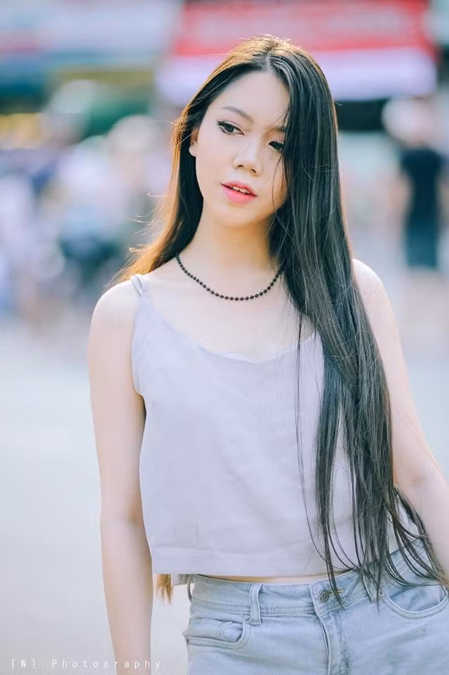 Ngoài clip sống ảo, Hồng Hạnh còn gây sốt bởi nhan sắc xinh đẹp như hot girl.