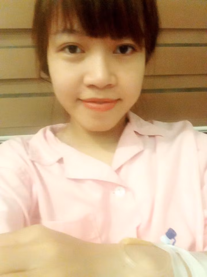 Thông tin như "sét đánh ngang tai" ấy khiến cô giáo trẻ rơi vào trạng thái chán trường. Nghĩ đến cảnh phải nghỉ làm, phải bỏ thi giáo viên giỏi vì bị bệnh mà cô khóc suốt 3 - 4 ngày đến nỗi mắt sưng húp. Nhưng sau chuỗi ngày đó, Thanh Hằng nhận thấy khóc lóc cũng không thể khiến cô khỏi bệnh, mà còn làm cho gia đình và bạn bè thêm lo lắng. Cô quyết tâm gạt đi nước mắt và chấp nhận sống chung với căn bệnh của mình.