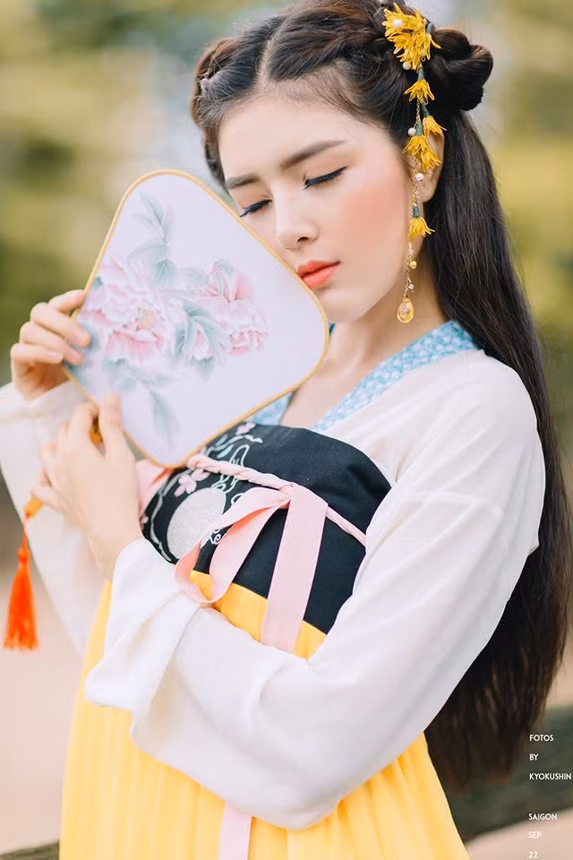 Bạn gái cũ của Bùi Anh Tuấn "đốn tim" fan bởi vẻ đẹp ngây thơ.