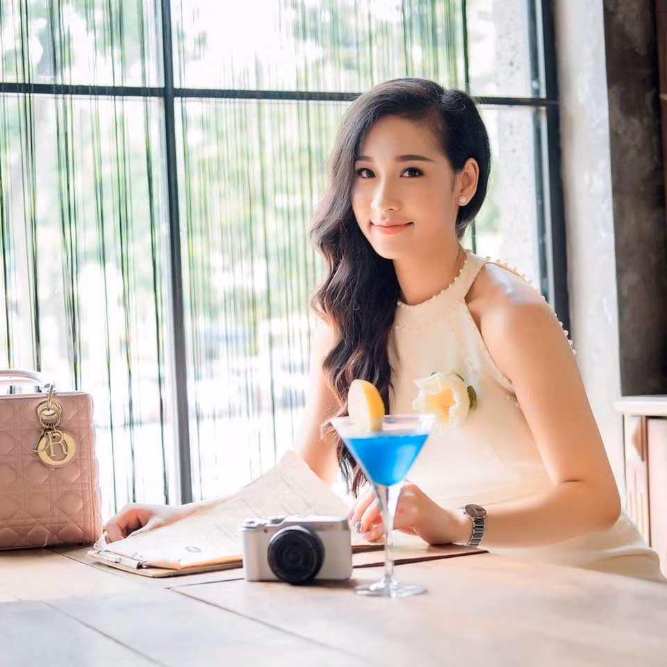 Trong đoạn status đăng tải trên trang Facebook cá nhân, Thanh Mai chia sẻ vui về mình rằng: "Team yêu màu hồng, sống nội tâm, hay khóc thầm và ghét sự giả dối".