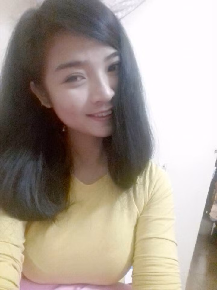 Cô nàng cũng khẳng định không hề cắt tóc và sẽ luôn trung thành với mái tóc đen, dài vốn có.