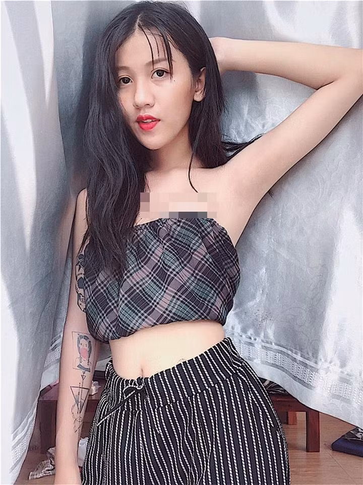 "Hot girl chuyển giới" chia sẻ bí quyết giữ dáng: "Mình thường xuyên đi bơi để nâng cao sức khỏe, tự tập luyện thể dục thể thao mỗi ngày để giữ dáng". Trung Hậu cũng cho biết do cơ địa khó mập nên vẫn ăn uống đầy đủ, không phải kiêng khem gì nhiều.