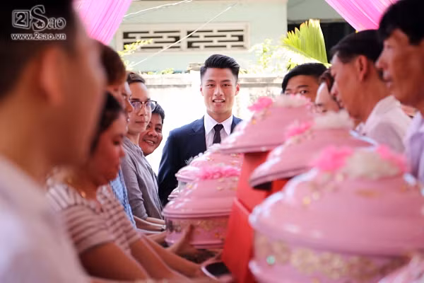 Họ đa phần là các cô, các bác trung tuổi và ăn mặc khá giản dị. Ảnh sử dụng trong bài: Beat, ảnh cắt clip, VTC, VNN.