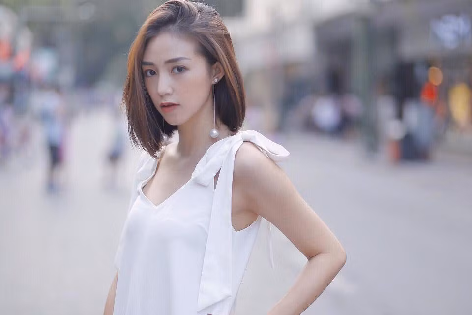 Hot girl Sa Lim tên thật là Hoàng Kim Ngân, sinh năm 1992, sinh viên trường ĐH Kinh doanh - Công Nghệ Hà Nội.