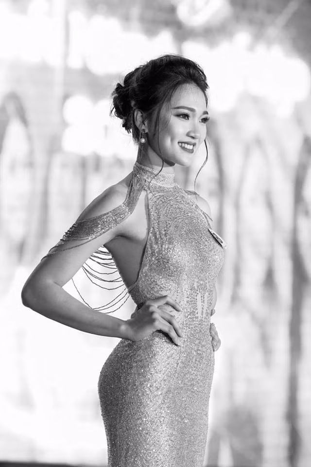 Gần 2 tháng sau đó, ngày 1/4/2017, " nữ PG hot nhất Facebook" lại khiến người ta phải nhắc đến cô khi quyết định rũ bỏ "vai phụ" để đăng ký tham gia cuộc thi Duyên dáng nữ sinh Nông nghiệp 2017 do Học viện Nông nghiệp Việt Nam tổ chức. Cô cũng giành danh hiệu Á khôi và giải phụ "Thí sinh được yêu thích nhất".