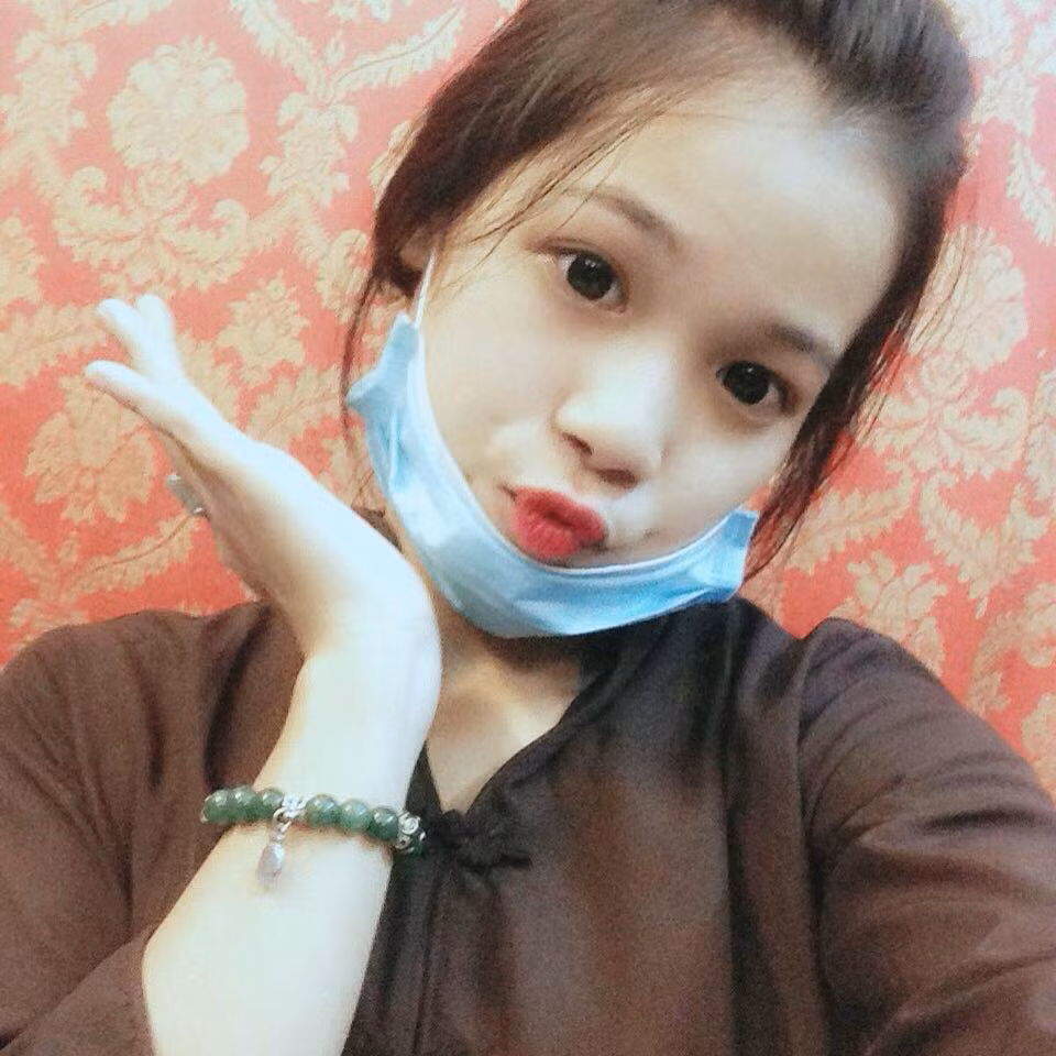 "Mình thật sự mong rằng các bạn dùng Facebook hãy bình luận thật cẩn thận và share những cái cần share để giúp những người nghèo khổ hay chia sẻ những clip vui để Facebook trở thành một cộng đồng văn minh chứ không phải là vô bổ", nữ nhân vật chính kêu gọi.